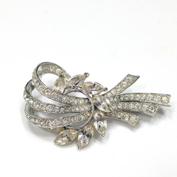 Vintage Lisner Clear Rhinestone Floral Ribbon Brooch, Rhodium Plated, 1960s - Picture 2 of 10